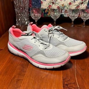 Sketchers Lite-Weight Woman’s Pink & Grey Sneakers